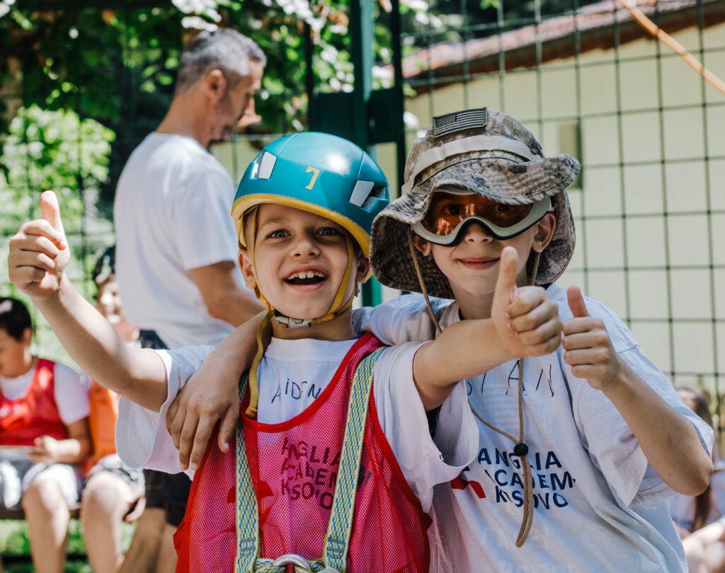 4 arsye pse të gjithë fëmijët pëlqejnë Anglia Summer School