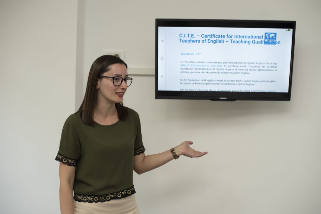 Kurse të Gjuhës Angleze me Profesorë Ndërkombëtar Anglia Academy