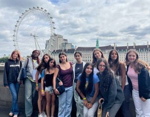 teenage girls in front of the London eye while on trip with XUK English summer school